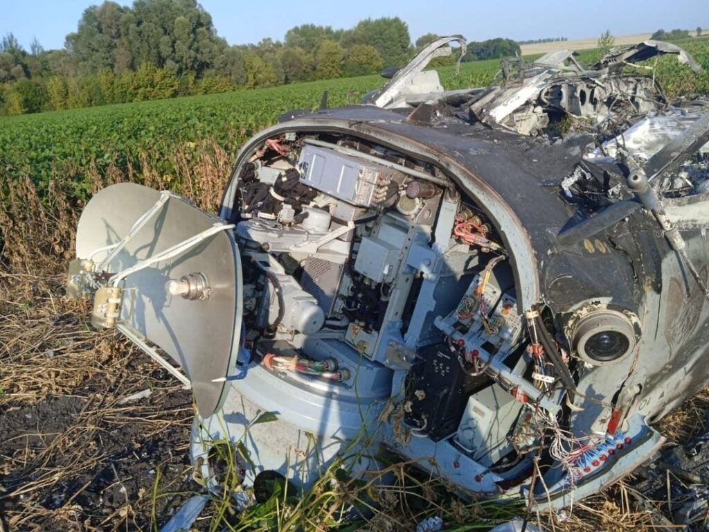 9月15日に公開されたロシアのカモフKa-52「アリゲーター」攻撃ヘリコプターの残骸の写真。8月6日にクルスク州でウクライナ軍によって撃墜された機体である可能性がある。