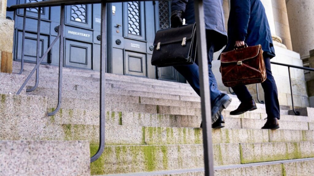 最高裁判所は、トランスジェンダー受刑者を男性から移す必要があるかどうかを決定する