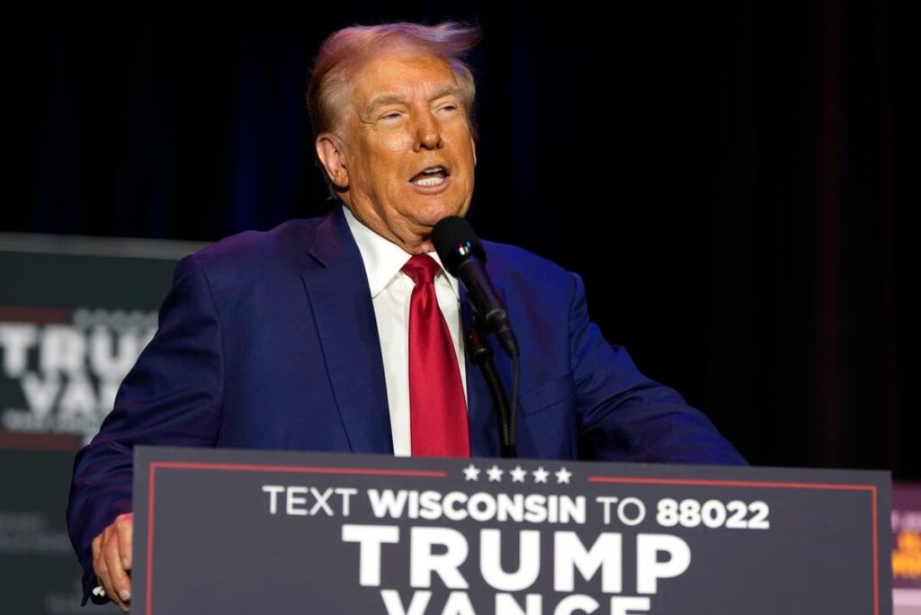 トランプ大統領、ハリス氏は生まれつき「精神障害者」だったと発言、集会会場が狭いことに不満