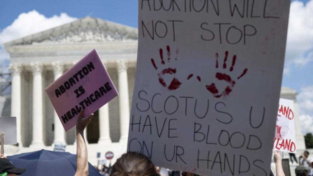 米国の女性、中絶禁止により医療処置が遅れて死亡：報道