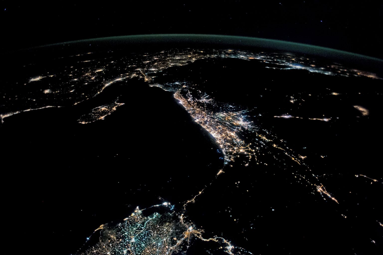 衛星写真から見た東地中海の夜景
