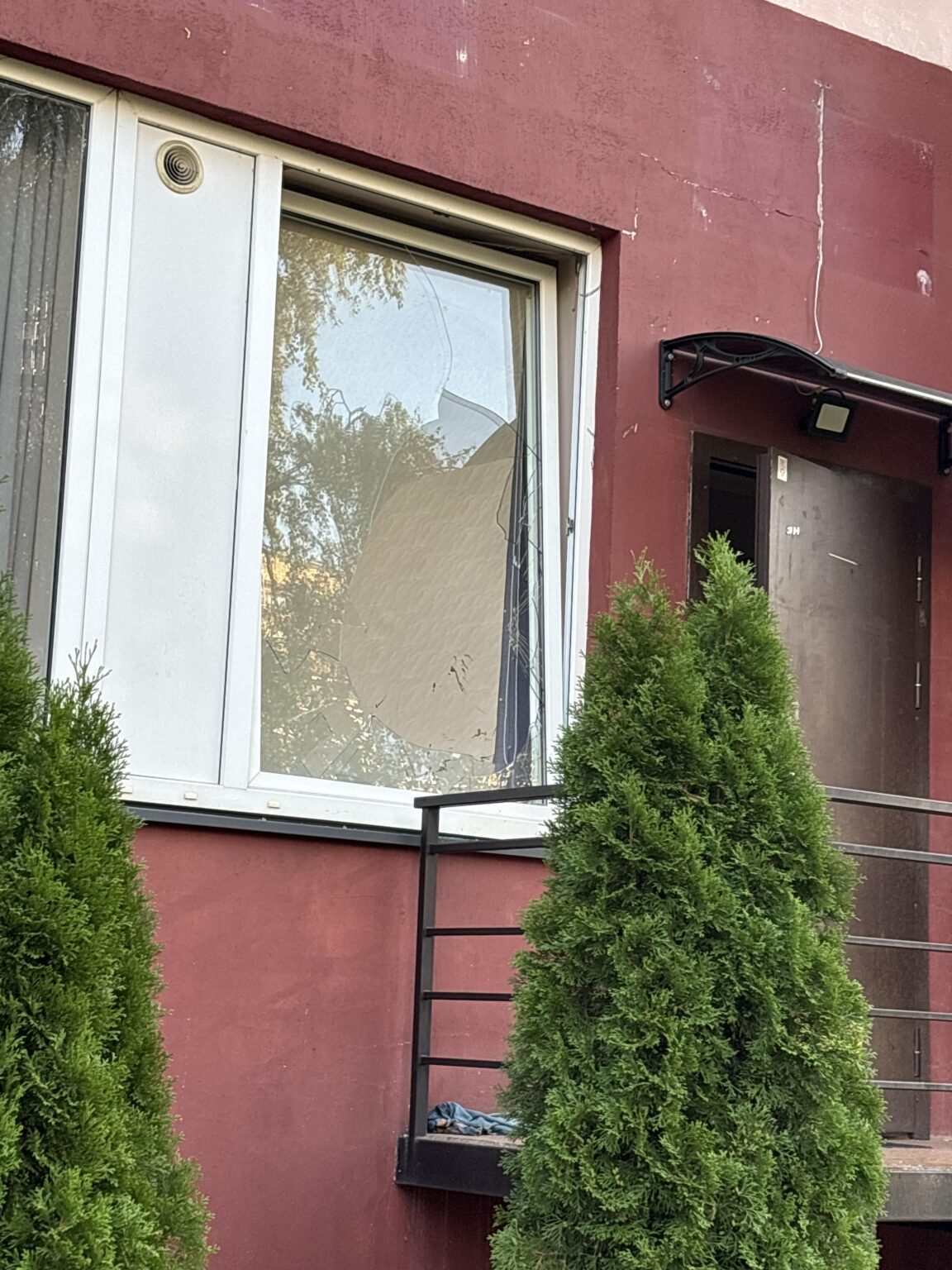 1週間前、入居者が窓ガラスを割ってしまいました。写真を共有したかったのです。