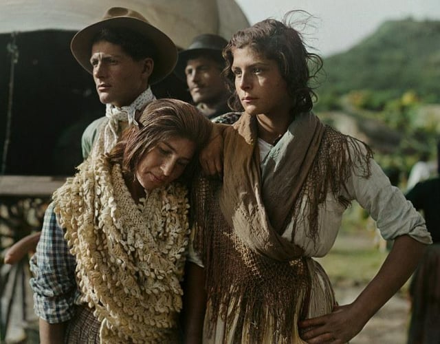 バルセロナのソモロストロ地区のジプシー、1929 年頃（オリジナル + カラー版）、写真家アントニ アリッサとアスマラッツ