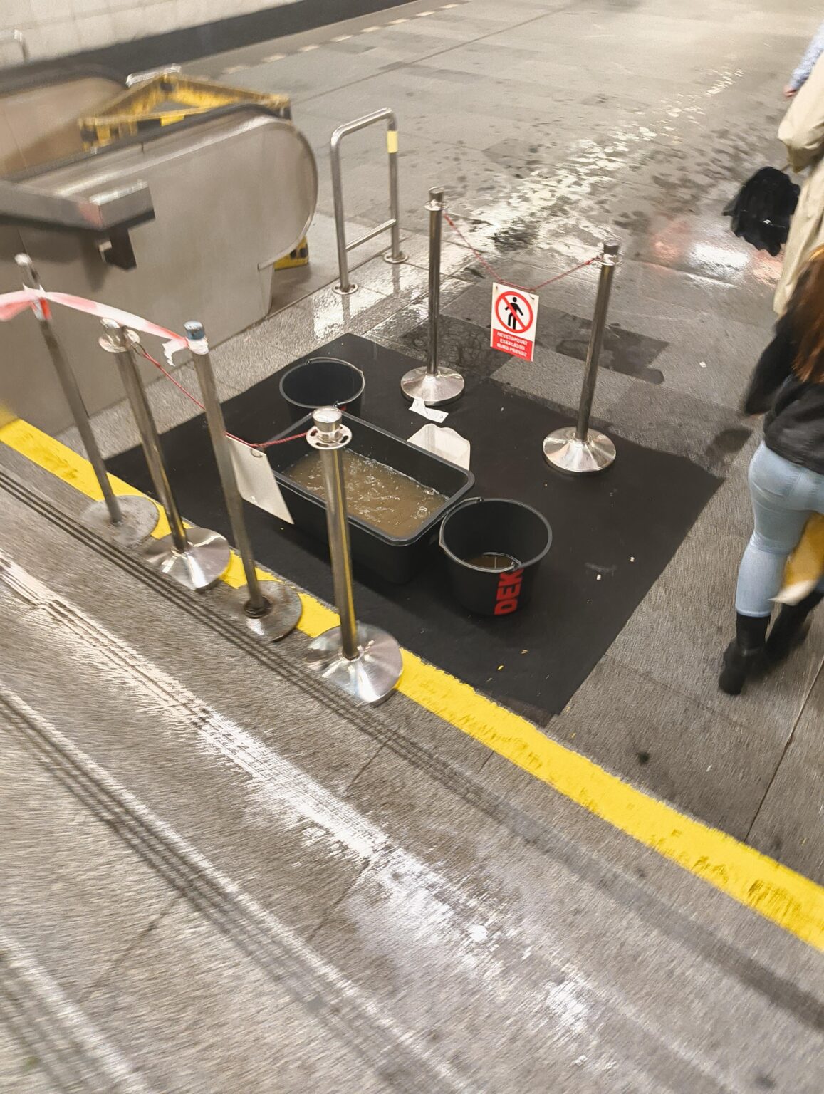 地下鉄の水もそんなに心配ですか？ - 博物館⬇️