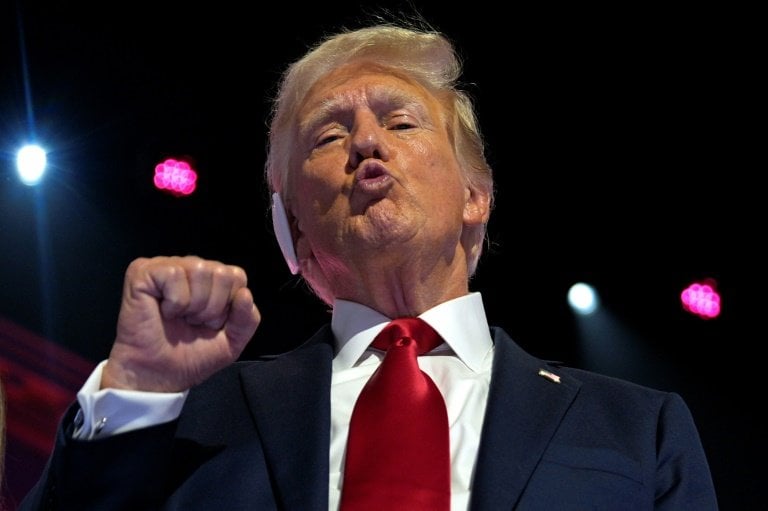 ああ、大変：78歳のトランプ氏、集会で80代の人は書類に署名すべきではないと示唆