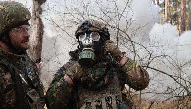 増加するガス攻撃がドンバス塹壕のウクライナ軍を脅かす…