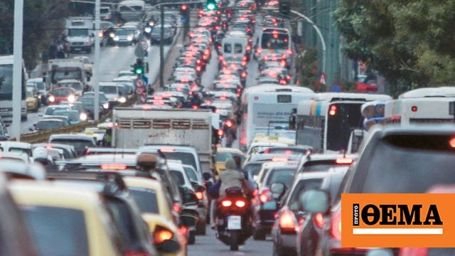 New KOK: 渋滞車両間のオートバイからの「くさび」は合法です。