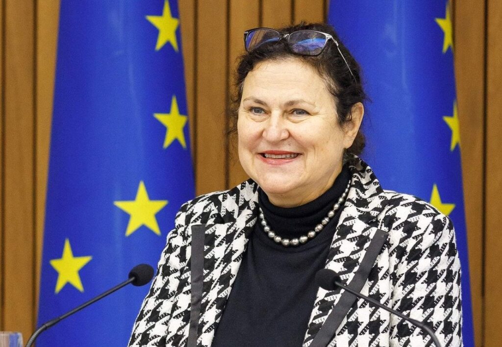 EUは凍結されたロシア資産から4億ユーロをウクライナの武器に割り当て、さらに追加予定 ― EU大使