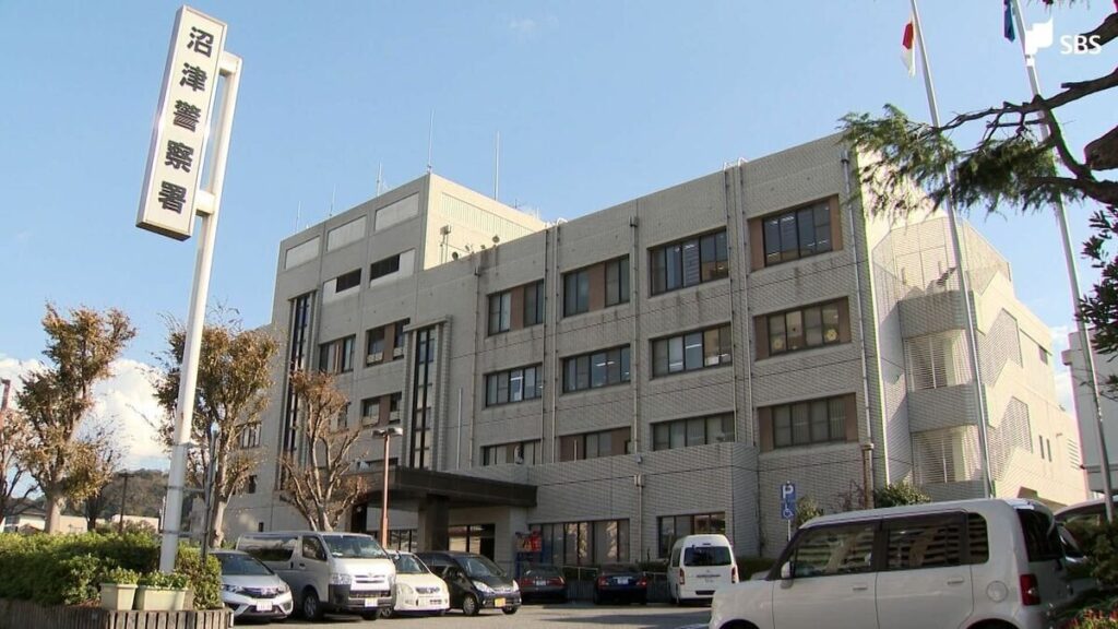 夫婦の口論がきっかけで… 妻が缶詰のふたで夫の手首を切りつけ、傷害の疑いで逮捕＝静岡県警