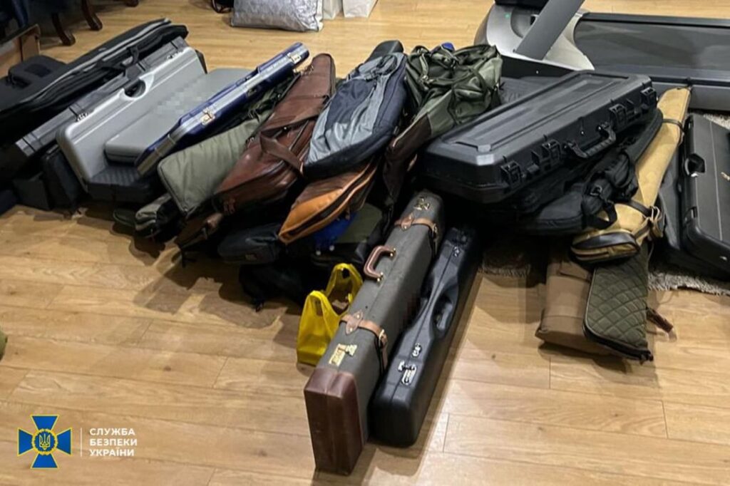 ロシア保安庁の軍事防諜部隊は、オデッサで暴力による権力奪取を準備していたロシア連邦軍事情報部の戦闘グループの指導部を無力化した。武器、弾薬、防弾チョッキが押収された。 ロシア保安庁の軍事防諜部隊は、オデッサで暴力による権力奪取を準備していたロシア連邦軍事情報部の戦闘グループの指導部を無力化した。武器、弾薬、防弾チョッキが押収された。