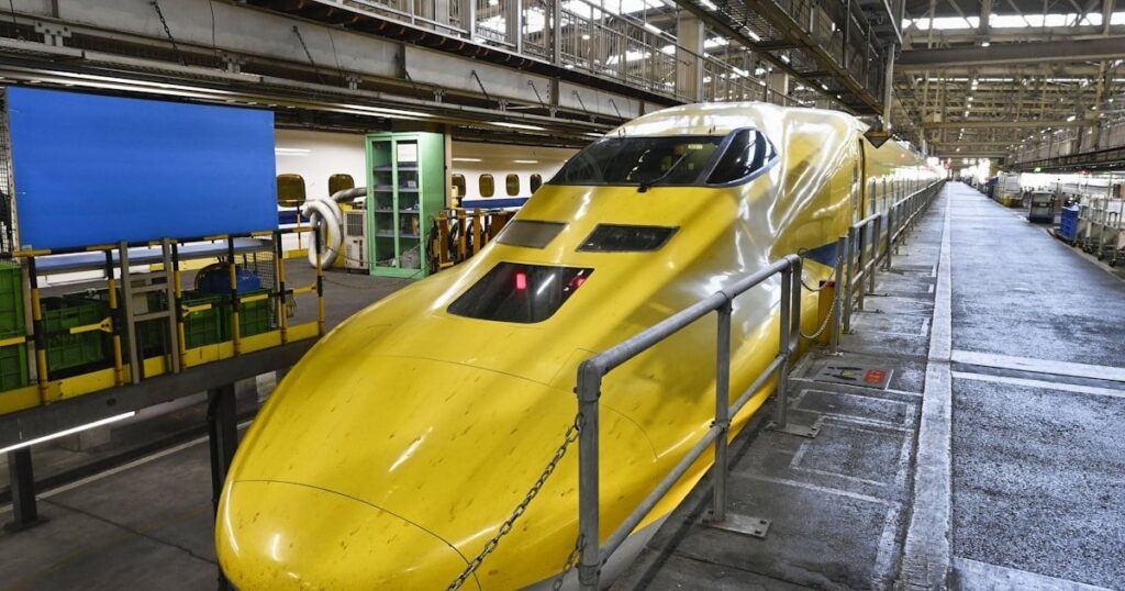 ドクターイエロー車内公開 老朽化で来年1月引退