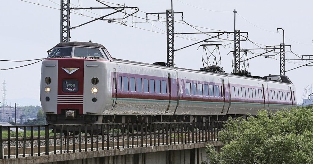 特急｢やくも｣撮影、悪質行為疑い 高校生2人を家裁送致