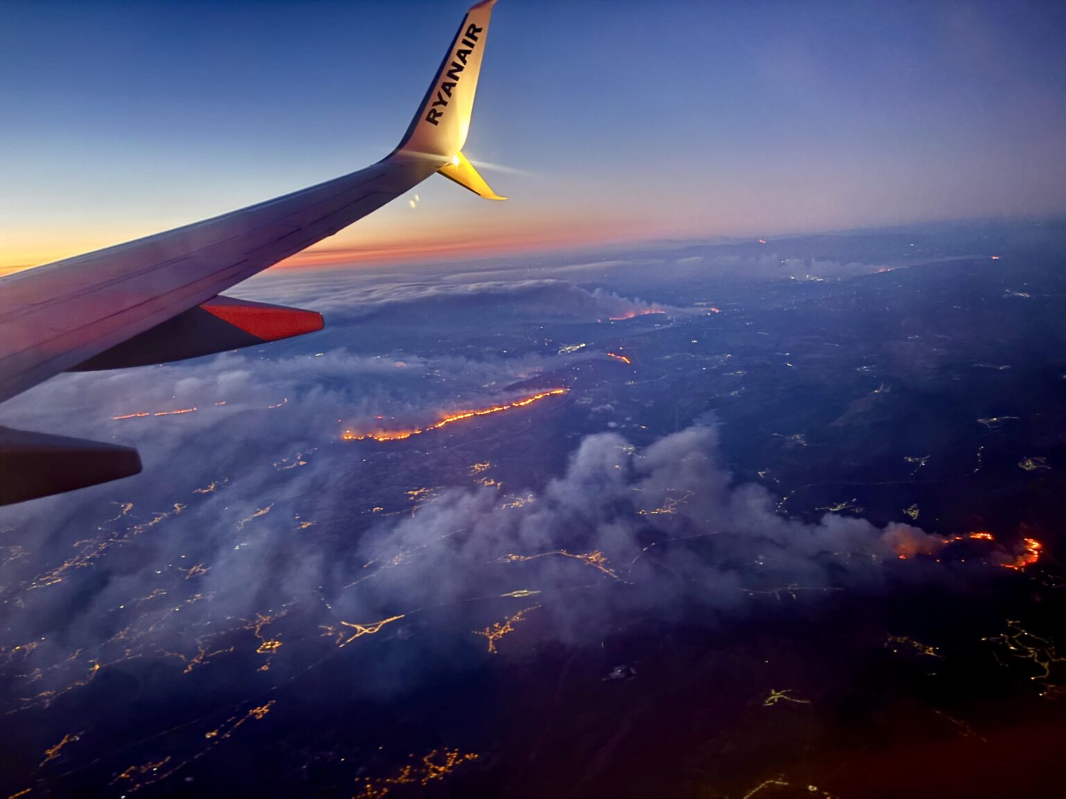 昨日ポルトガルに到着した際の飛行機からの眺め。特にこの地域では、私たちはビラ・レアル市の上空を飛行していました（写真は北を向いています）。