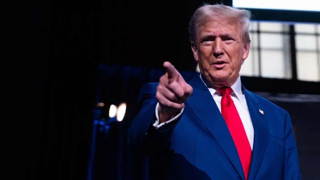 ドナルド・トランプ陣営は大統領選討論会でトランプが失敗しないことを文字通り祈っている