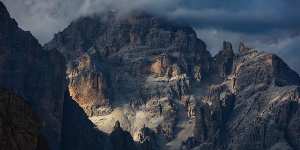 PopMech: 考古学者が上空 7,000 フィートの高さに隠れていた古代ローマの軍事キャンプを発見