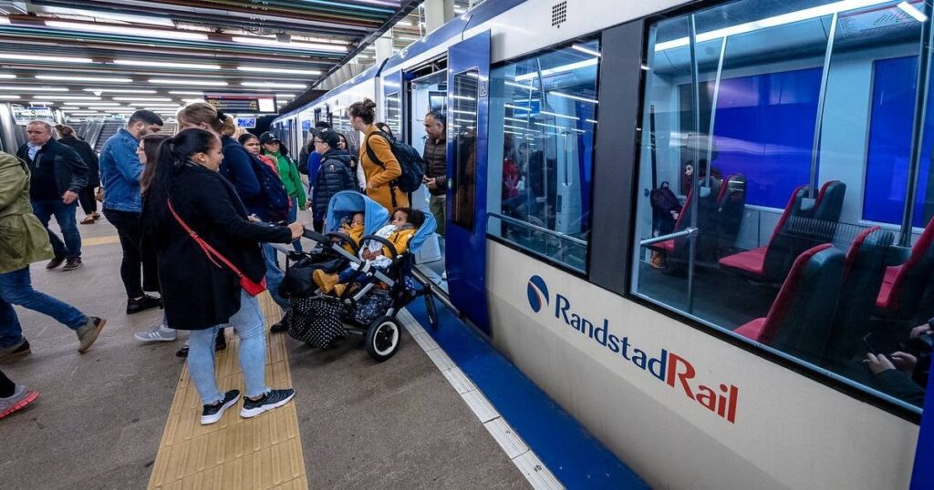 アムステルダム、ハーグ、ロッテルダムの公共交通機関が脅かされる：1億1000万ユーロの削減