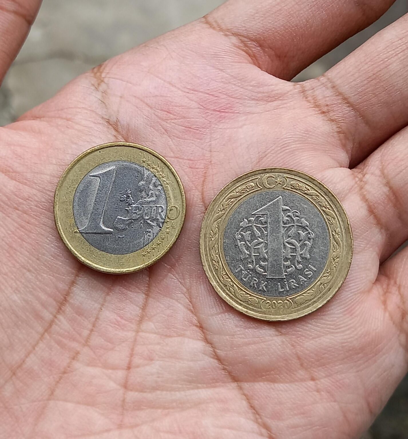 キプロス島全体で使用されている2つの通貨🇨🇾