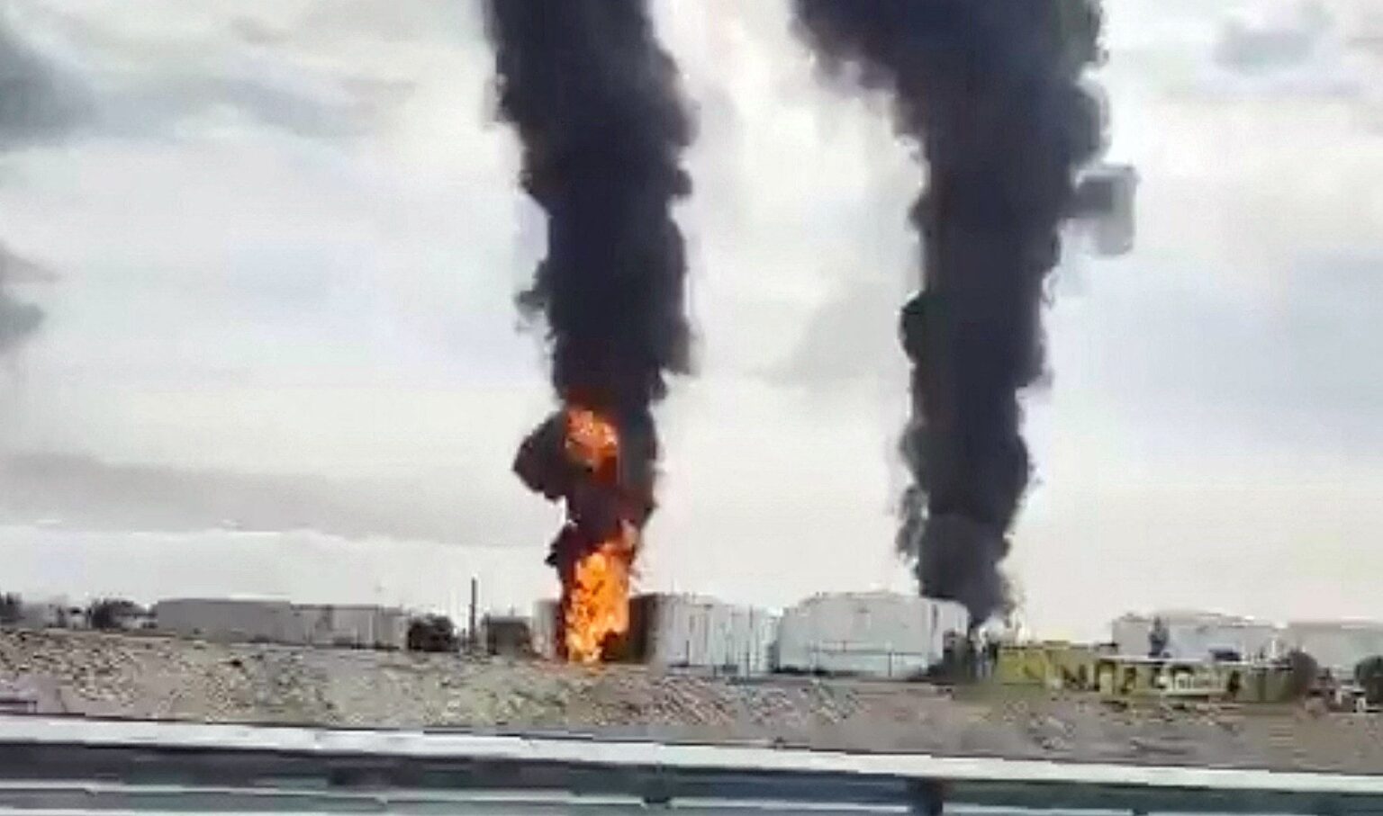 ウクライナ、ロシア占領下のクリミアの石油ターミナルに衝突したと発表ロシア・ウクライナ戦争 ニュース