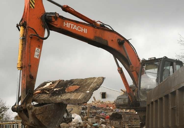 クロアチアの違法建築物の取り壊しがイストリア半島で始まり、その多くはスロベニア国民によって建設された