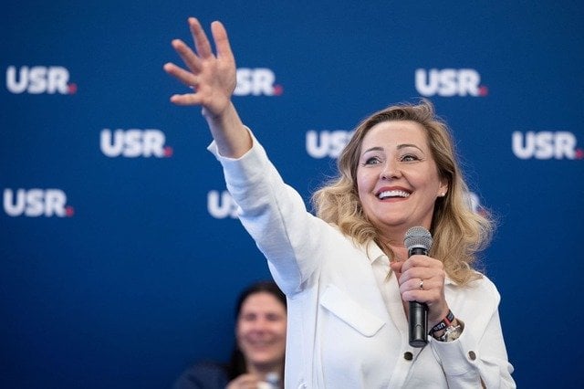 エレナ・ラスコーニ、番組「ラ・マルシャ」で：彼女はルドヴィク・オルバンを首相に据えるだろうし、市長の座に就くのに最も不適切なクロティルデ・アルマンド/ミルチャ・ジョアナではなく、カタリン・ドルラと一緒に無人島に行くだろう。