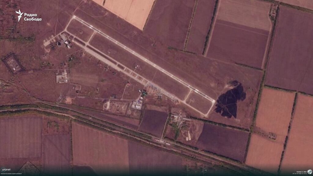 今日10月3日に撮影された@planet LR衛星画像に見られる、ウクライナによるボリソグレブスク軍空軍基地への攻撃の余波。建物や弾薬貯蔵施設は影響を受けていないようだが、高解像度の画像が届くのを待つのは当然だ。