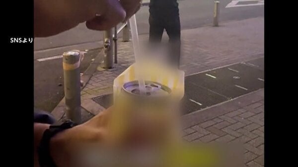 「紙袋に酒を入れてストローで飲め」渋谷駅前で始まった路上飲酒禁止を破る手口が SNS で披露される