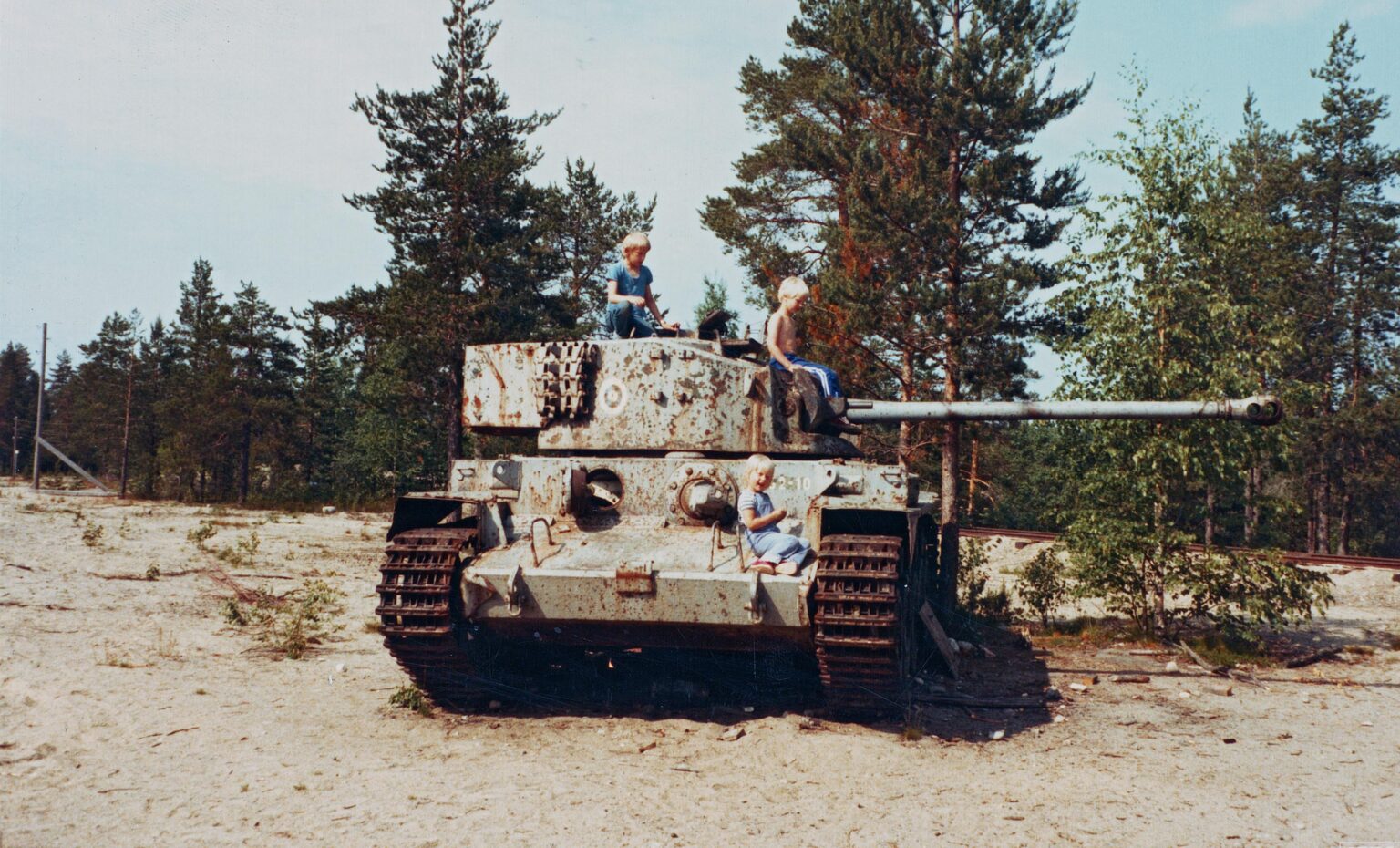 フィンランド軍の彗星戦車は退役し、1980 年代初頭に子供たちの遊び場のアトラクションとして使用されていました