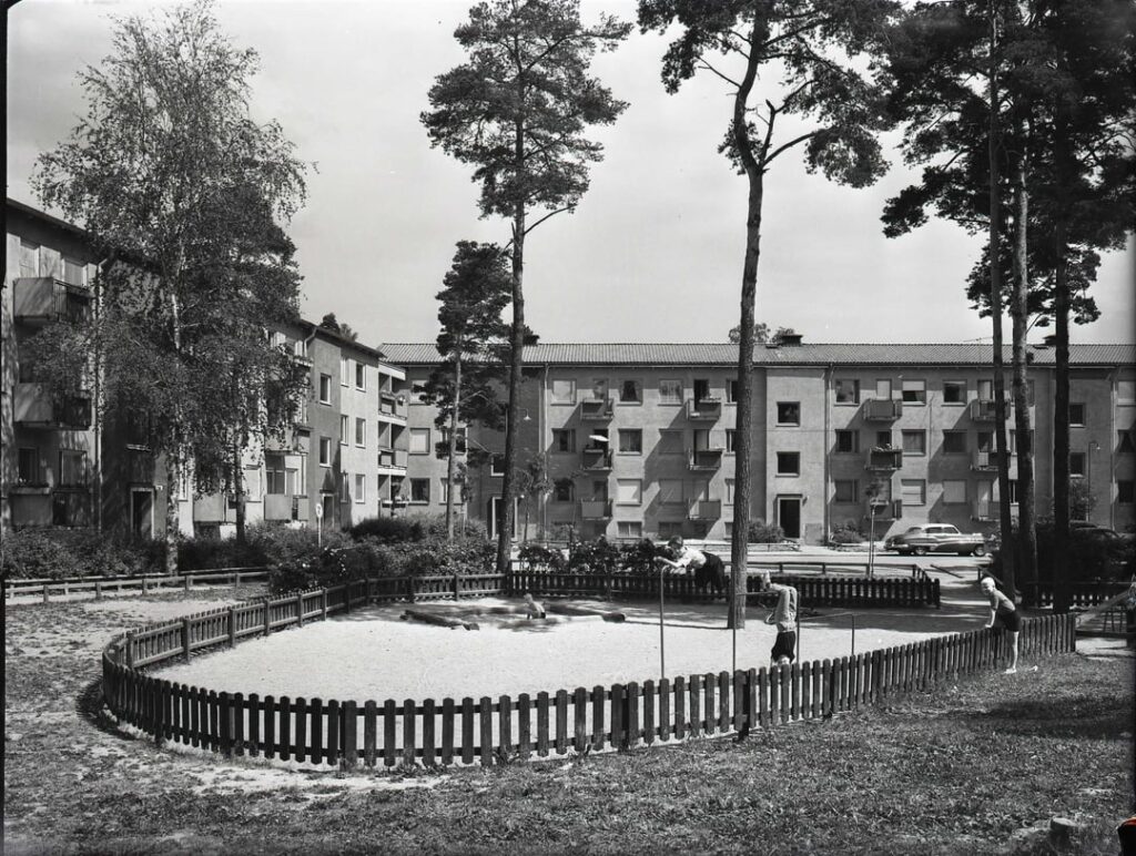 このタイプの家は主に 1940 年代から 50 年代に建てられました。このスタイルはヴァナキュラー建築と呼ばれます。