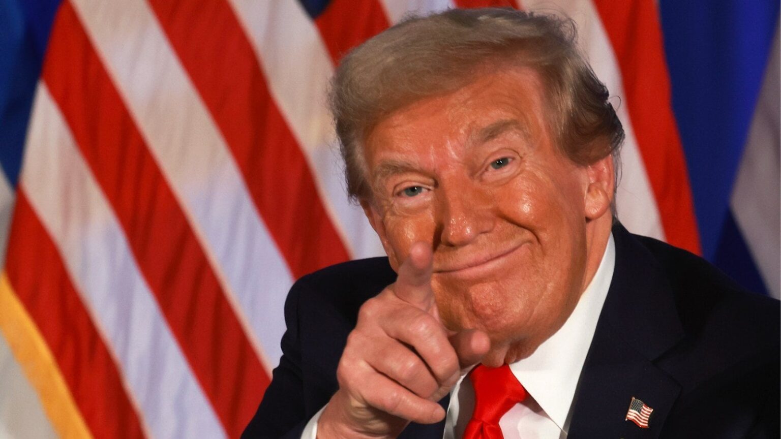 トランプ大統領の「米国に神のご加護を」聖書は中国製だった