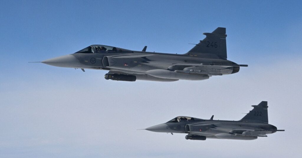 ウクライナ、ロシアとの空戦でスウェーデンのグリペン戦闘機に注目