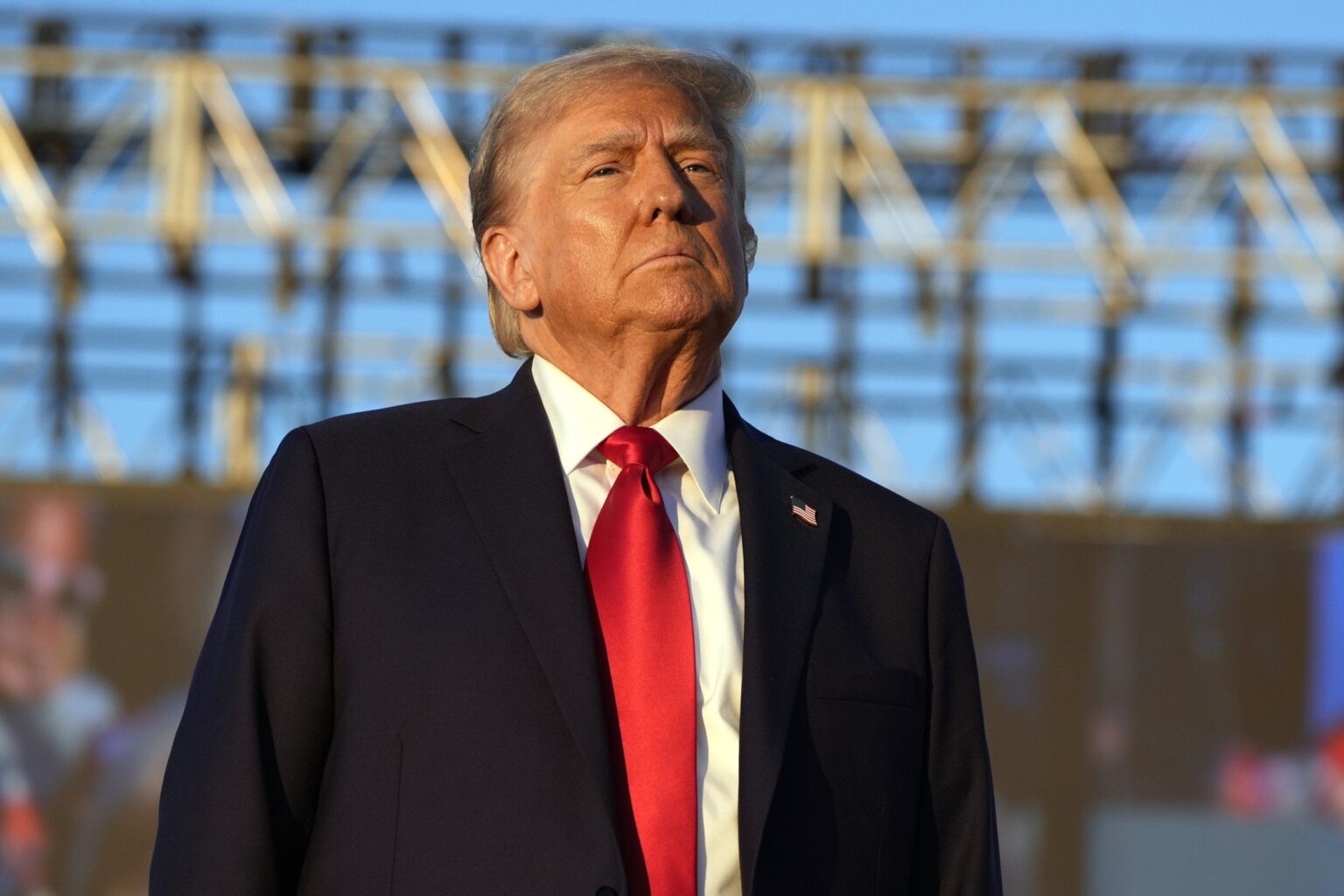 ドナルド・トランプ氏、フォックスニュースのインタビューでローラ・イングラハム氏に事実確認