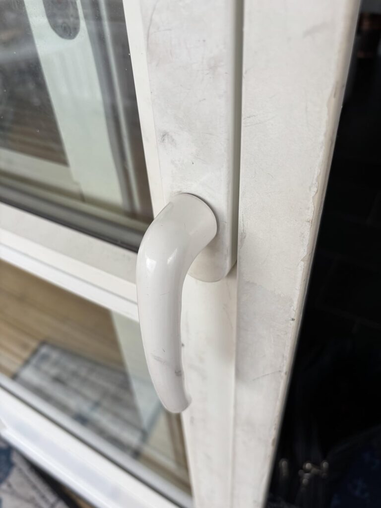 ドアがロックしない