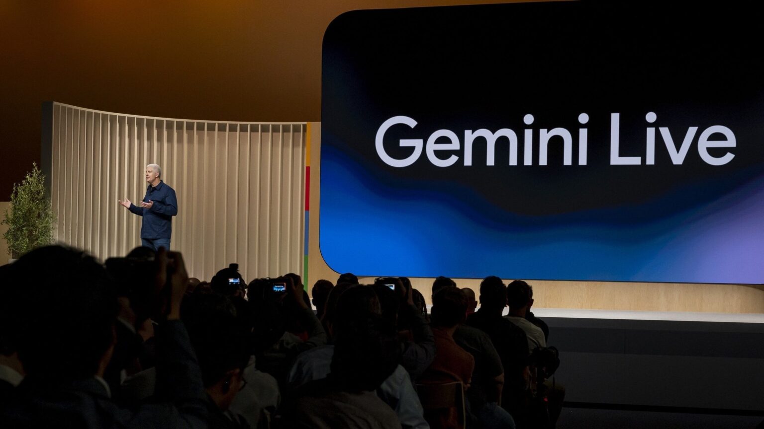 Google はすべての Android ユーザーに Gemini Live を無料で提供し、ギリシャ語もサポート