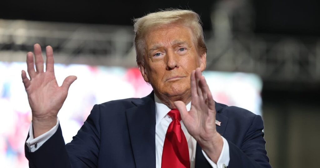 愚かなトランプ、ペンシルベニア集会でうっかり自身の虚偽を暴露 |カマラ・ハリスに関するドナルド・トランプの主張は、彼が再生したビデオのおかげで虚偽であると思われた。