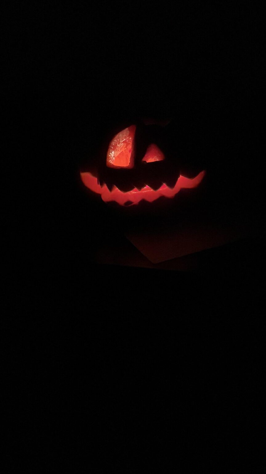 ここでハロウィンを祝う人はいますか? 👻