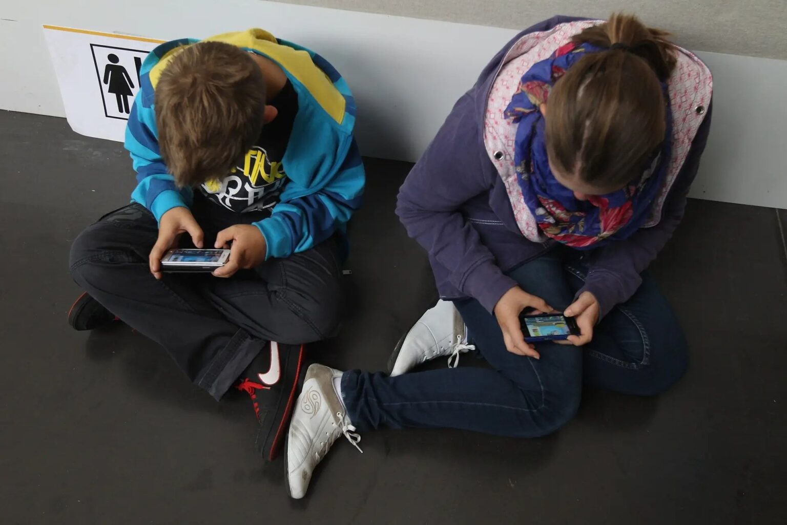 「親は16歳になるまで子供に『スマートフォン』を与えるべきではない」と画面依存症の専門家が警告