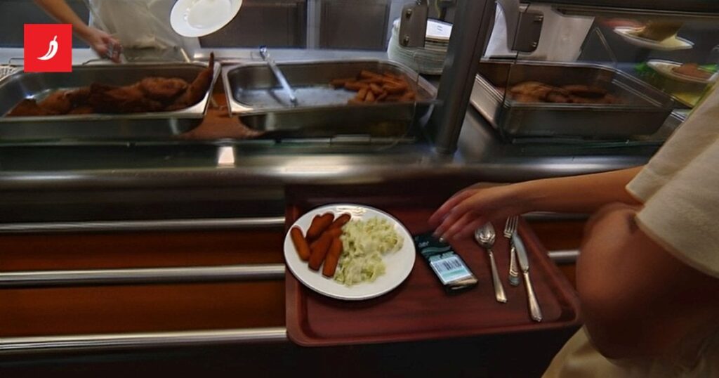 食堂の支払いアプリが失敗したため、上司が対応できません。生徒「お金を返してほしいです」