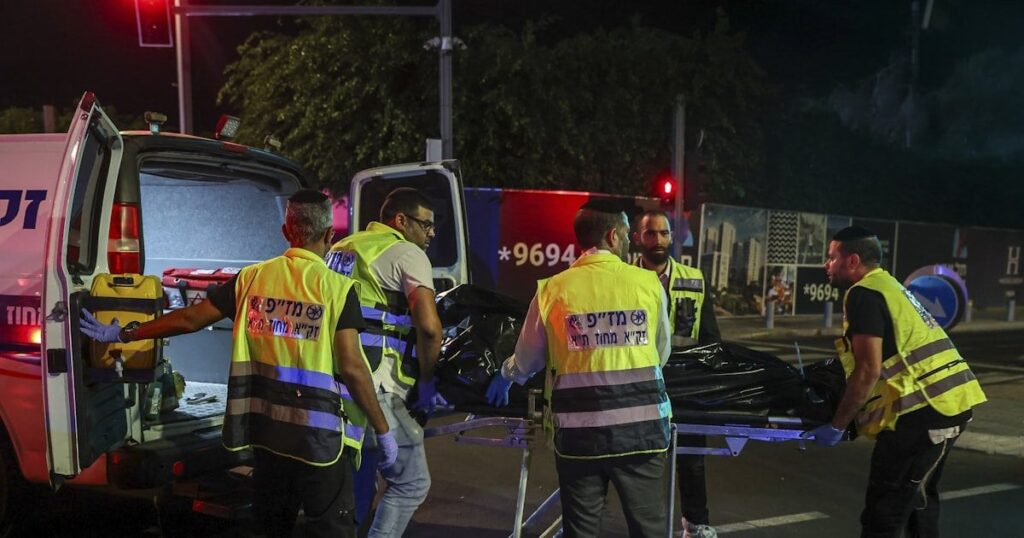 イスラエル・テルアビブで通行人襲撃、7人死亡