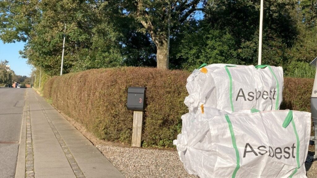 ここではアスベスト屋根を取り除くのは簡単です。市は住民の自宅からほぼすべてのアスベスト廃棄物を収集します。