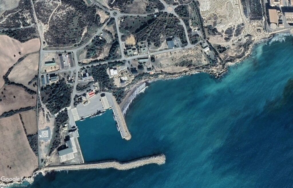 彼らはマリの海軍基地をアップグレードするために動いています