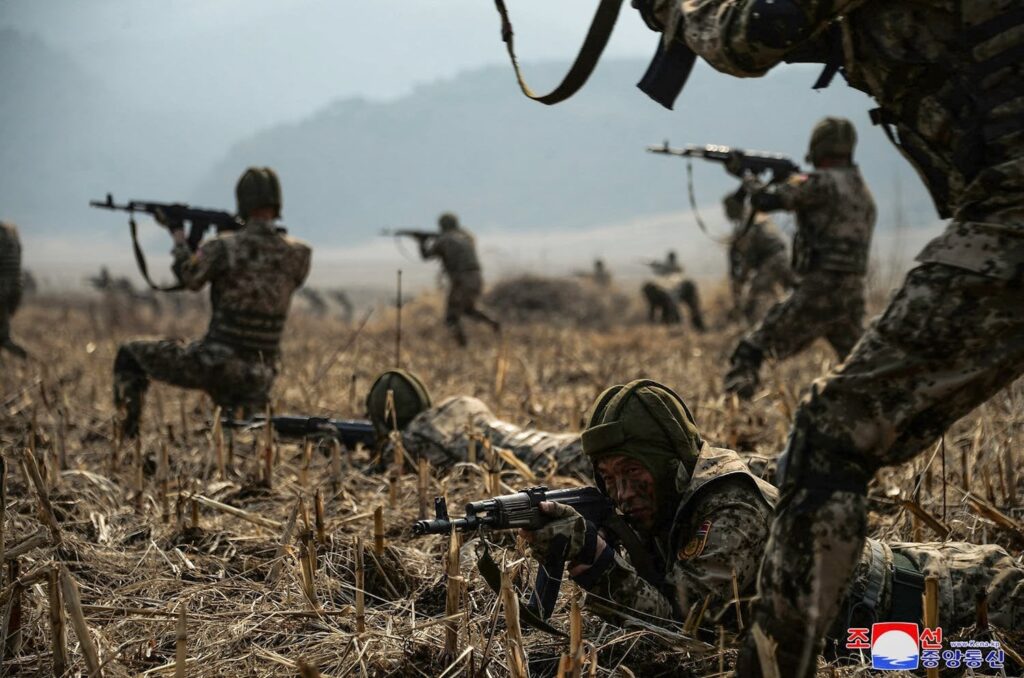 ウクライナメディア:北朝鮮人18人がロシア軍から逃亡 ウクライナメディア:北朝鮮人18人がロシア軍から逃亡