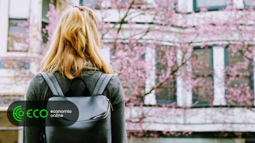 経済学者らは、若者所得税による貯蓄が新給与で「割り引かれる」リスクを認めている