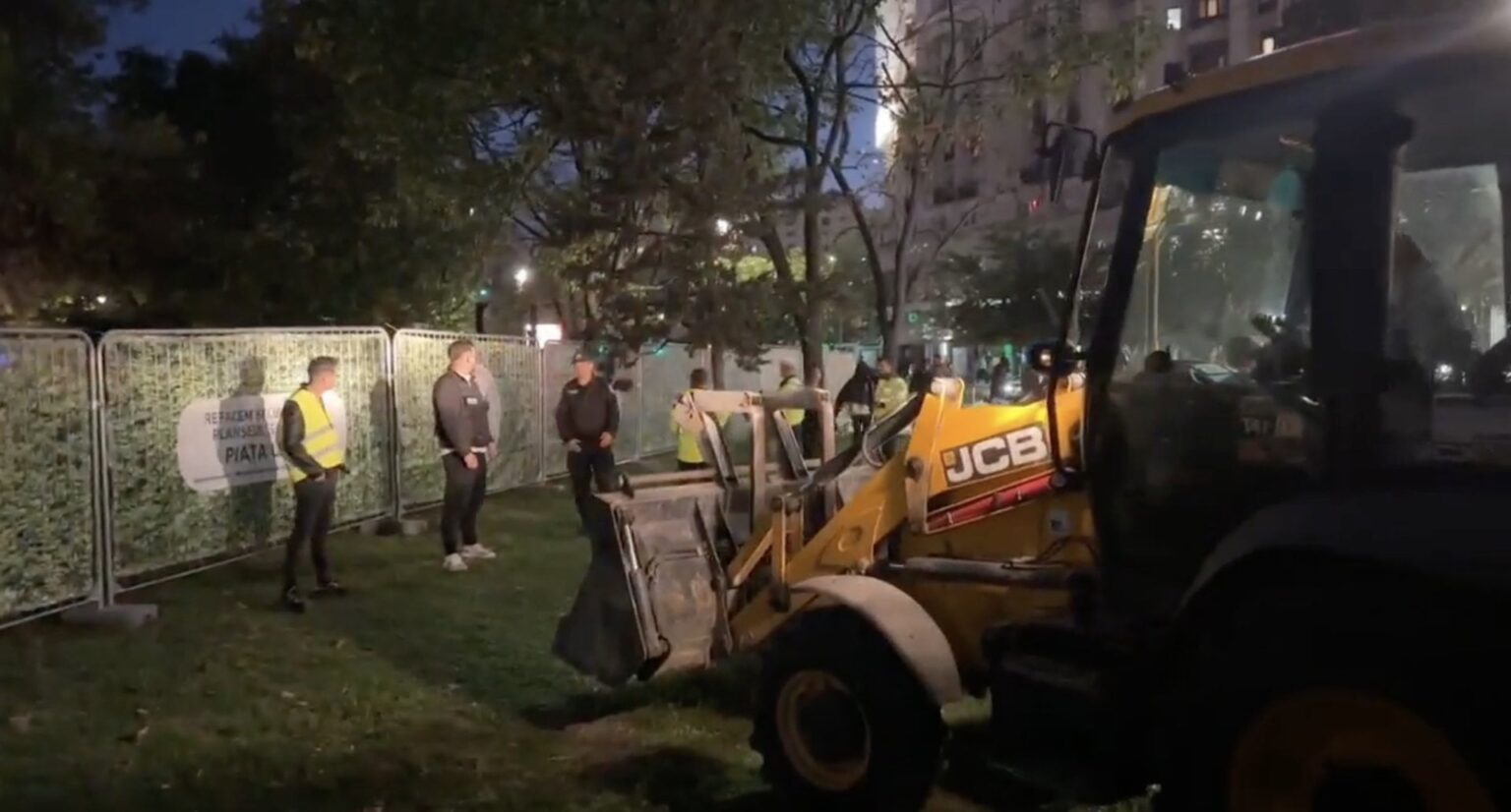 ライブテキスト ニクショー・ダンは月曜夜、国家警察と憲兵隊にウニリ広場の建物取り壊しを支援するよう呼び掛けた / 市長もブルドーザーを同行