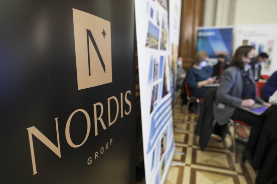 NORDIS 事件の後、私たちはルーマニアの不動産開発セクターのすべての企業を分析しました。売上高の 3 分の 1 も同様の状況にあるようです。顧客は 77 億レイの前払いを支払いました。