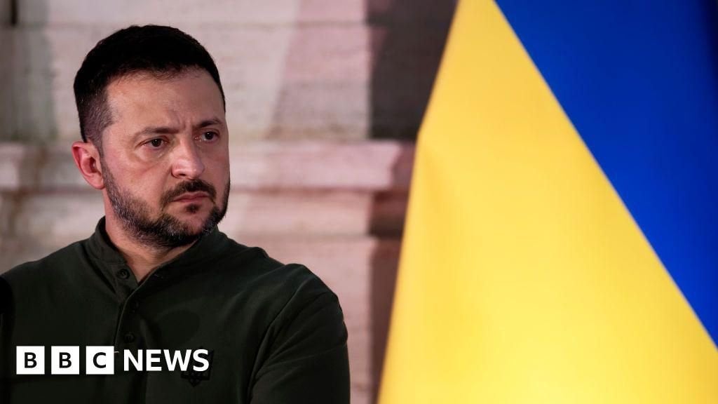 ウクライナのウォロディミル・ゼレンスキー大統領は、ロシアとの戦争を終わらせるために自国の地位を強化することを目的とした待望の「勝利計画」を国会議員らに提示した。