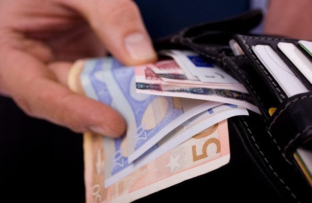 政府機関による現金の受け入れが義務付けられ、新たな強制受け入れ法が施行される予定