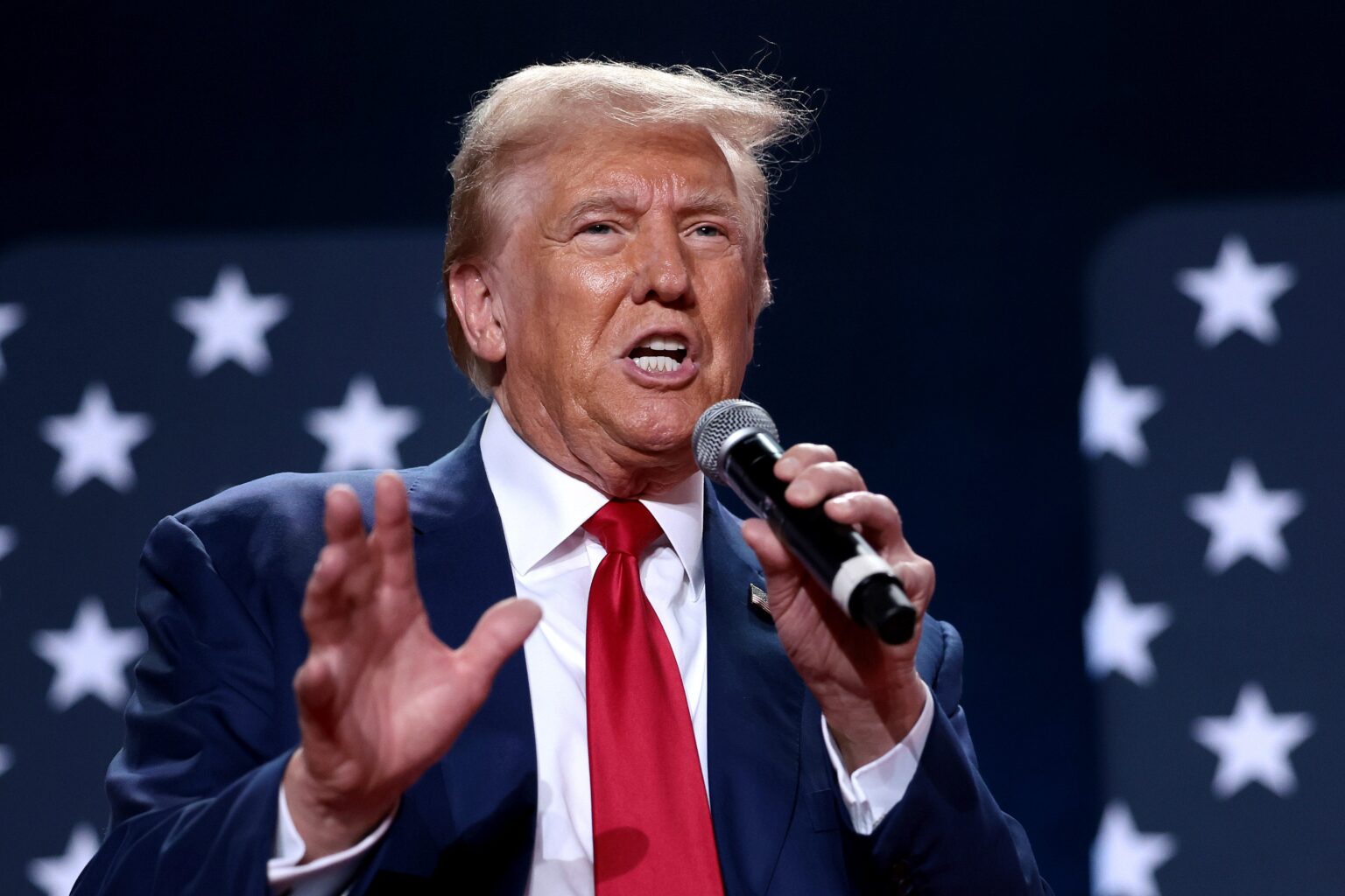 トランプ陣営、少額の寄付金が激減