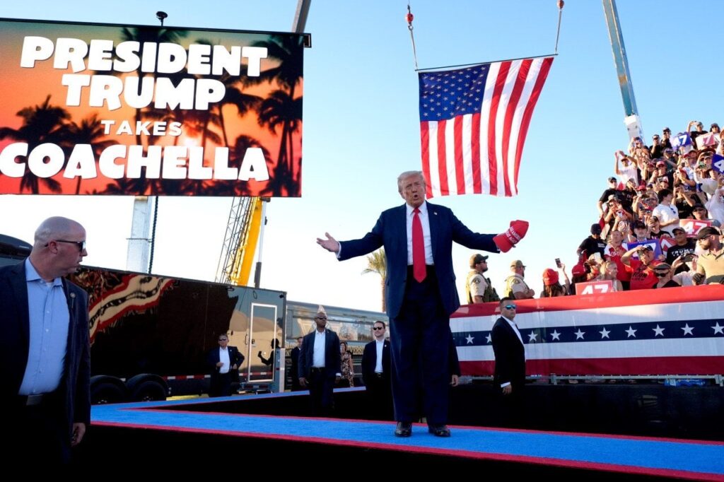 トランプ大統領の南カリフォルニア集会の外で複数の銃と偽造VIPパスを所持した男を逮捕