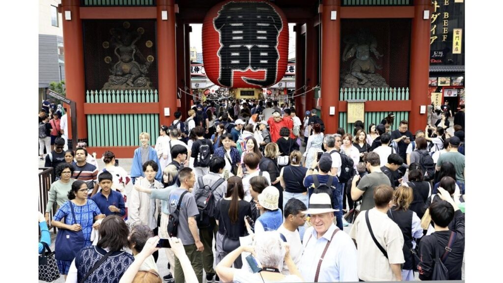 訪日外国人の年間消費、３か月残して過去最高５兆８５８２億円…円安で訪日客増・宿泊費高騰 : 読売新聞