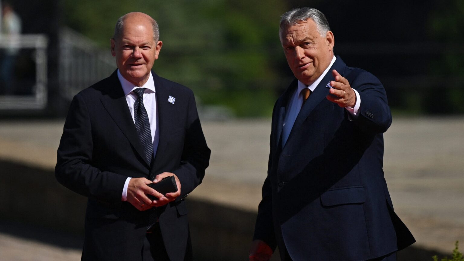ショルツ氏、プーチン氏と交渉する準備はできている ― 戦争の霧の中の最初の希望の光?